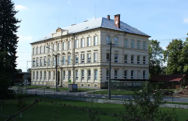 Raspenava,_Fučíkova,_škola_(1)
